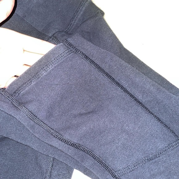 Black fitted leggings w/pockets - Picture 2 of 3